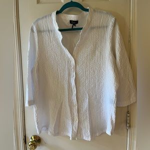 Analogy Women’s Crinkle Fabric White Button-down top. XL.